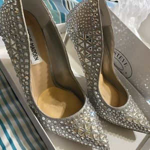 SM-VIVID RHINESTONE HEELS